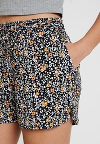 Vero Moda Šortky - black