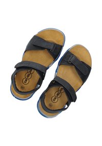 Zwarte sandalen met twee verstelbare riemen, een zacht kurken voetbed en een doorschijnende blauwe zool. Geëscaleerd voetbed voor comfort.