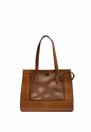 Sac cabas en cuir marron avec panneau avant perforé, doubles poignées, et logo doré "Lancel Paris" en bas au centre.
