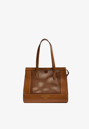 Sac cabas en cuir marron avec panneau avant perforé, doubles poignées, et logo doré "Lancel Paris" en bas au centre.