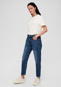 s.Oliver MIT WASCHUNG - Jeans fuselé - blau