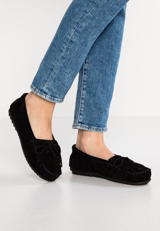 KILTY - Mokkasiinit - black