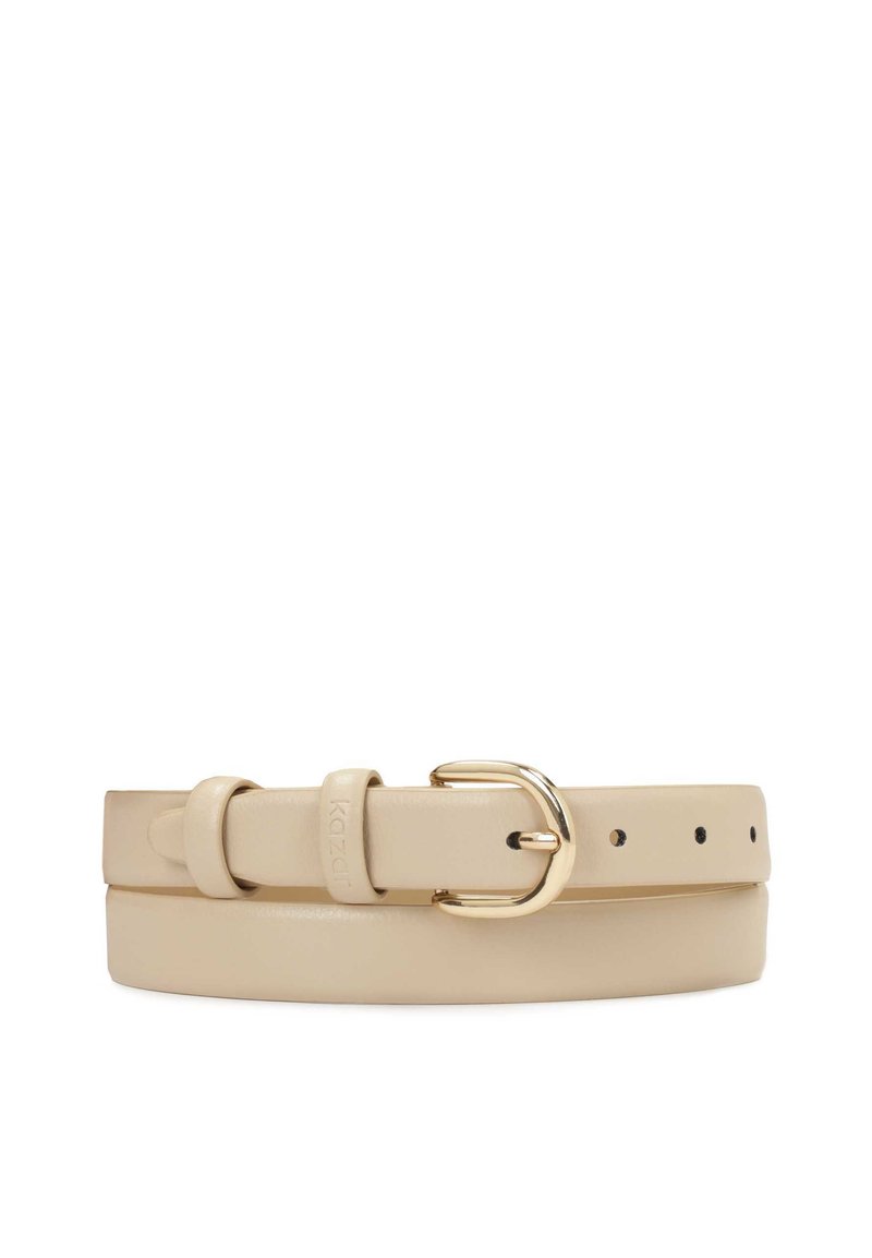 Cinturón de cuero beige con hebilla en tono dorado, con una textura suave y múltiples agujeros de ajuste, marcado con un logo de marca.