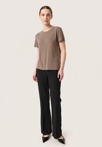 Soaked in Luxury CREW-NECK - Základné tričko - morel