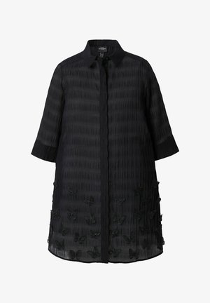 Schwarzes Tunika-Kleid aus strukturiertem Stoff, mit einem Kragen, dreiviertellangen Ärmeln und gestickten schwarzen Schmetterlingsakzenten am Saum.