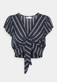 Top corto navy con strisce verticali bianche, maniche a palloncino corte, scollatura a V profonda e design con nodo davanti. Tessuto leggero e textured.