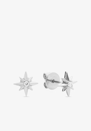 Orecchini a perno a forma di stella argentata con punte appuntite e una pietra centrale trasparente. Texture liscia con una finitura lucida.