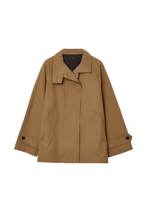 Giacca marrone da donna con maniche larghe, patta colletto, tasche frontali e polsini con bottoni, mostrata su sfondo bianco.