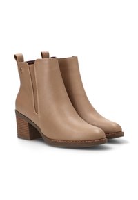 Botas de tobillo de cuero beige con textura suave, punta redondeada y tacón apilado. Presentan paneles laterales elásticos y un detalle de suela cosida.