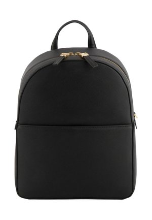 Czarny plecak o strukturze, z złotym zamkiem błyskawicznym, gładką fakturą, zaokrąglonym górnym brzegiem, przednią kieszenią oraz pojedynczym uchwytem na górze.