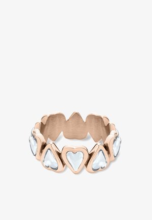 Ring aus Roségold mit abwechselnd herzförmigen, klaren Edelsteinen, die rund um das Band gefasst sind, poliert mit einer glatten Innenseite.