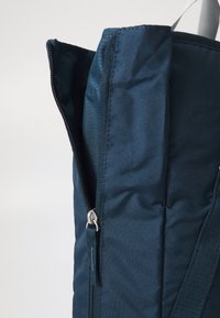 Nike Performance GYM TOTE - Sporttas - armory navy/metallic silver metallic silver