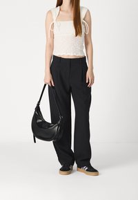 Abercrombie & Fitch Spodnie materiałowe