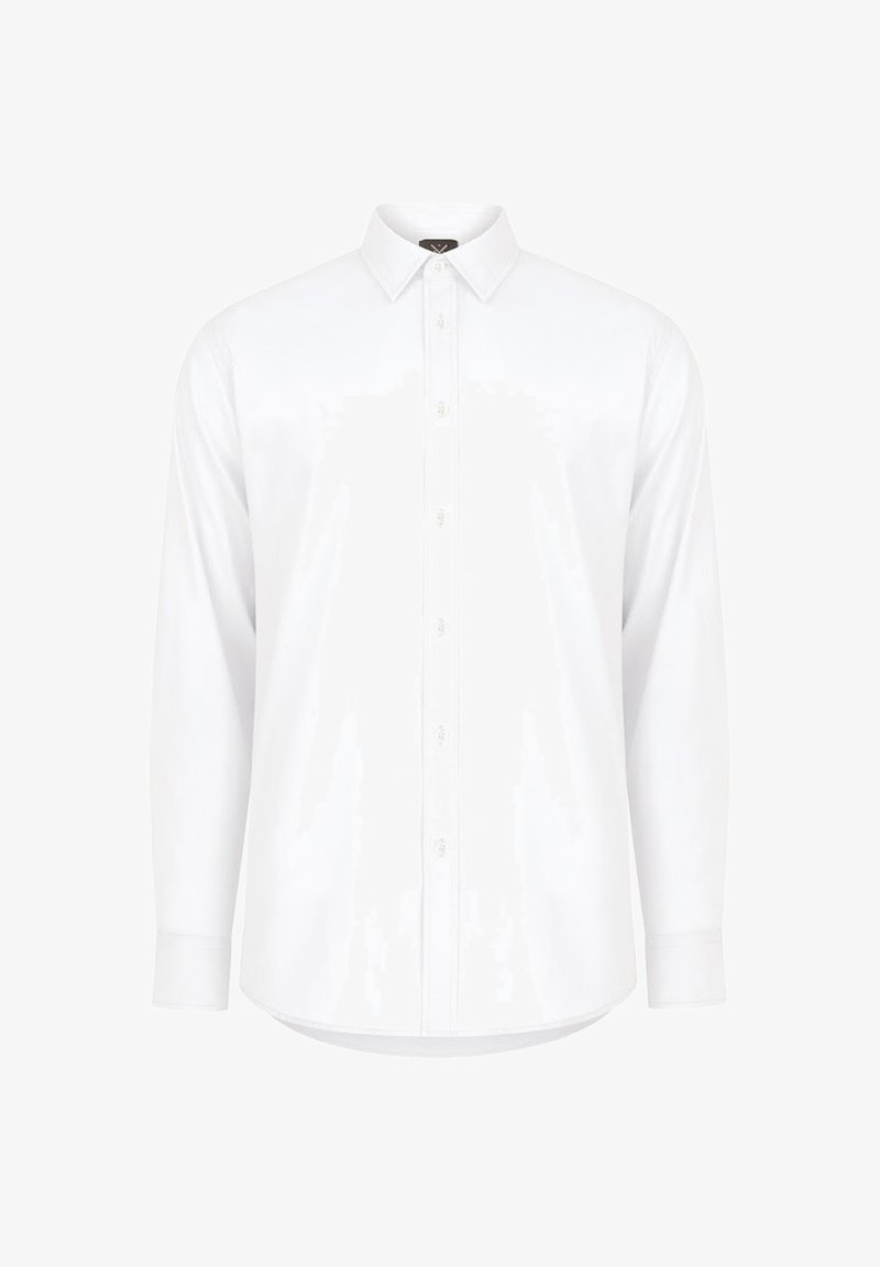 Biała koszula z długim rękawem i klasycznym kołnierzykiem, charakteryzująca się gładką, jednolitą teksturą i zaokrąglonym dołem. Zapięcie na guziki z przodu.