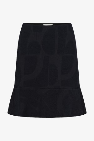 Falda negra con un patrón texturizado que presenta varias formas geométricas. Una cintura ajustada y un dobladillo acampanado ofrecen una silueta estructurada.