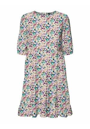 Robe fleurie avec un col rond, des manches trois-quarts et un ourlet à volants. Présente un motif floral multicolore sur un fond clair.