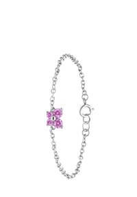 Zilveren kettingarmband met een bloemvormige hanger, versierd met drie roze edelstenen en één centrale kraal, verbonden met een veilige sluiting.