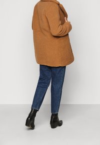 Vero Moda Petite Vinterjacka - camel