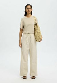 Selected Femme ESSENTIAL BOXY NOOS - T-shirt basic - oatmeal