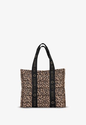 Große, leopardgemusterte, gesteppte Tragetasche mit schwarzen Griffen, die den Text und das Logo "HEY MARLY" in kontrastierendem beigefarbenem Schriftzug zeigt.