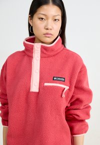 Columbia HELVETIA™ II CROPPED HALF SNAP - Felpa in pile - dare devil/pink sand