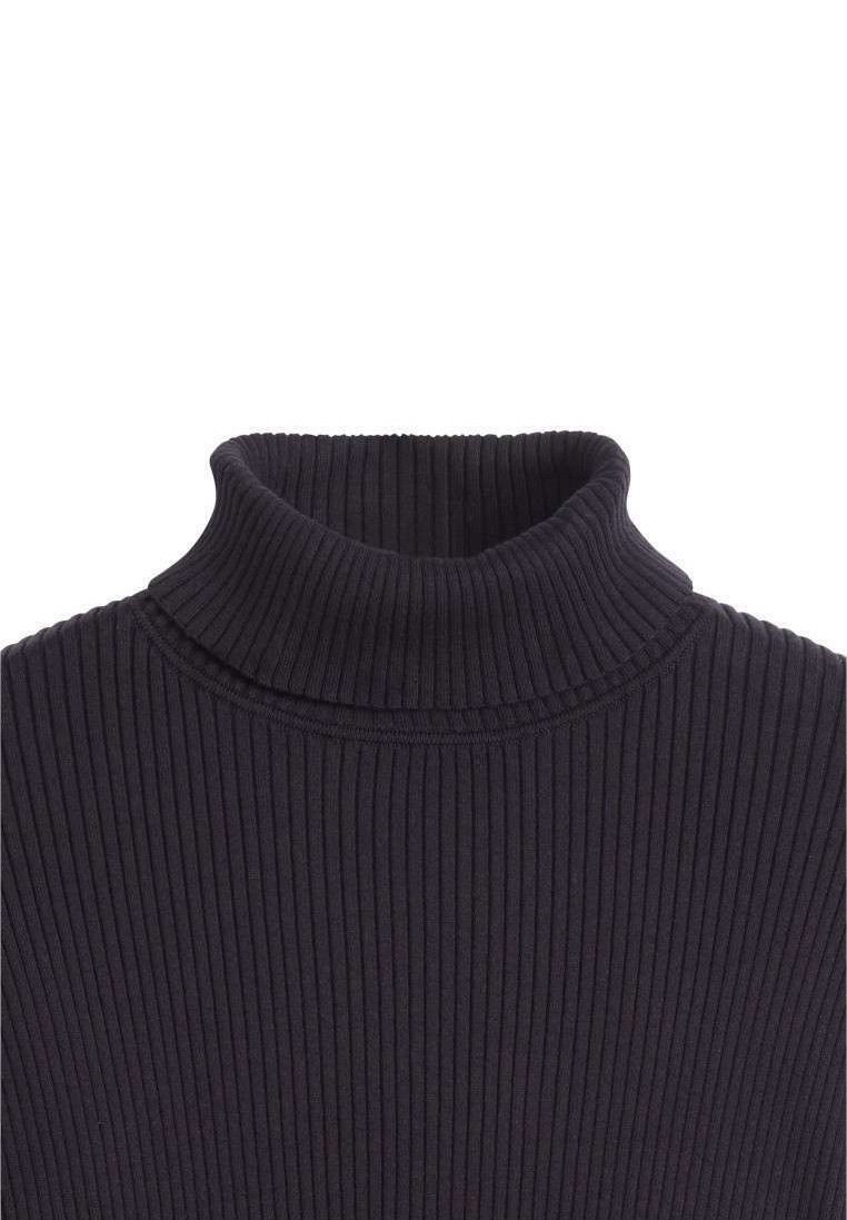 Pull à col montant noir côtelé, avec un design texturé et un col haut. Le tissu semble doux et extensible, idéal pour superposer.