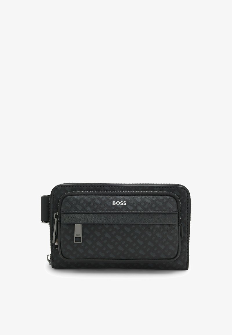 Borsa a vita BOSS nera con texture, tasca frontale con zip, tirazip in argento e cinturino laterale regolabile.