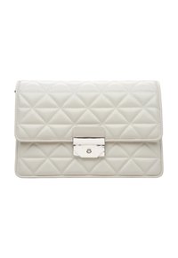 Květovaná bílá taška z umělé kůže s obdélníkovým tvarem, vybavená stříbrným zapínáním a texturou s diamantovým vzorem na povrchu.