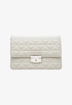 Kwiatowy biały torebka z imitacji skóry o prostokątnym kształcie, z metalowym zapięciem w kolorze srebra i teksturą w kształcie diamentów na powierzchni.