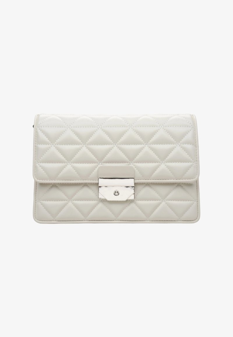 Květovaná bílá taška z umělé kůže s obdélníkovým tvarem, vybavená stříbrným zapínáním a texturou s diamantovým vzorem na povrchu.