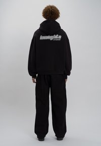 LOW LIGHTS STUDIOS® SANDED LOGO ZIPPER HOODIE - Felpa con zip - black