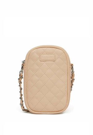Lille beige quiltet crossbody taske med kæderem og afrundede kanter, med en syning af DeeZee-logoet på forsiden.