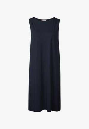 Sukienka bez rękawów, do kolan, w ciemnoniebieskim materiale, charakteryzująca się prostym wzorem z delikatnymi fałdami na ramionach i luźnym krojem.