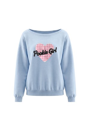 Jasnoniebieska bluza z długim rękawem z różowo-białym, kraciastym sercem i słowami "Pookie Girl" w czarnym kolorze na piersi.