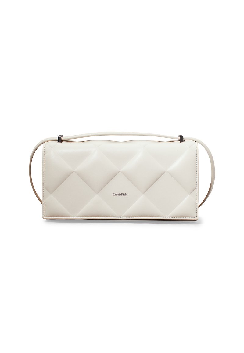 Borsa a pochette in ecopelle bianca, trapuntata, con una sottile tracolla e branding discreto. Forma rettangolare con dettagli a motivo diamante.