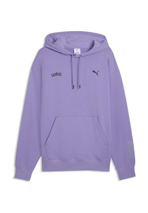 Felpa con cappuccio lilla con tasca anteriore, coulisse, loghi neri di Pokémon e Puma sul petto e "#0196" stampato sul polsino della manica sinistra.