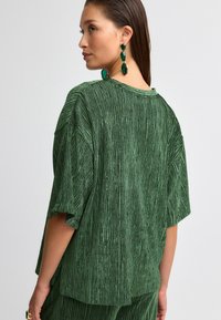 Next PLISSE - REGULAR FIT - Blůza - olive green