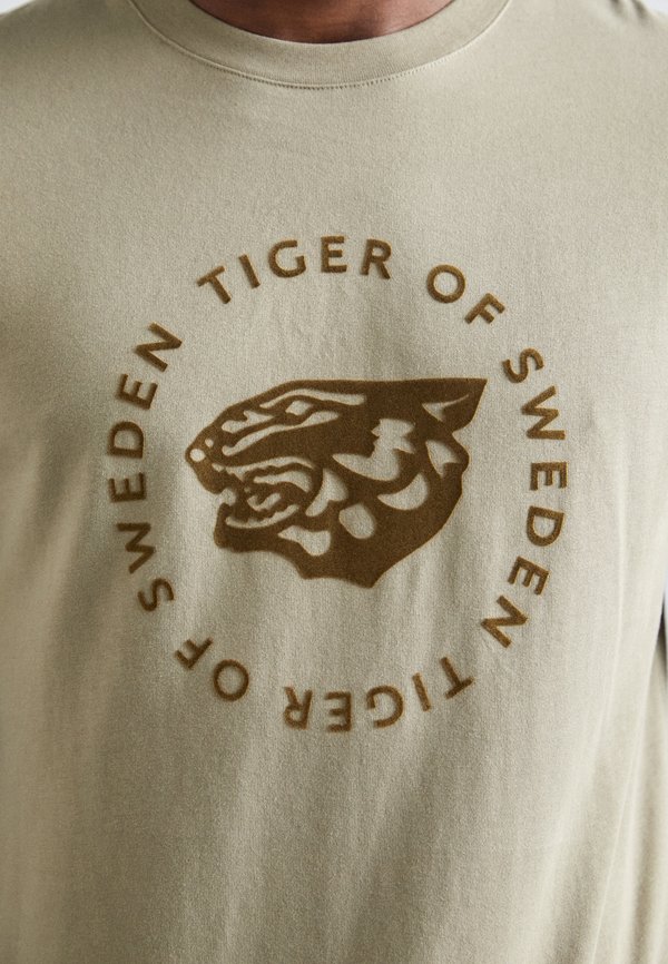 DILLAN - Print T-shirt3