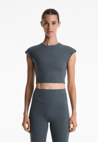 OYSHO LIGHT TOUCH - T-shirt till träning - rose gold coloured