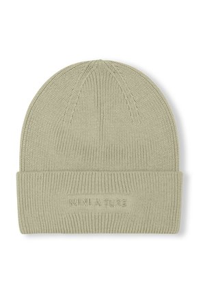Gorro de punto verde con puño doblado. Presenta una textura acanalada y el texto "MINI A TURE" en el puño. Diseño de parte superior sin costuras.