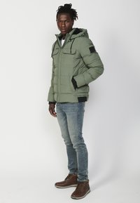 Koroshi Ziemas jaka - verde   green