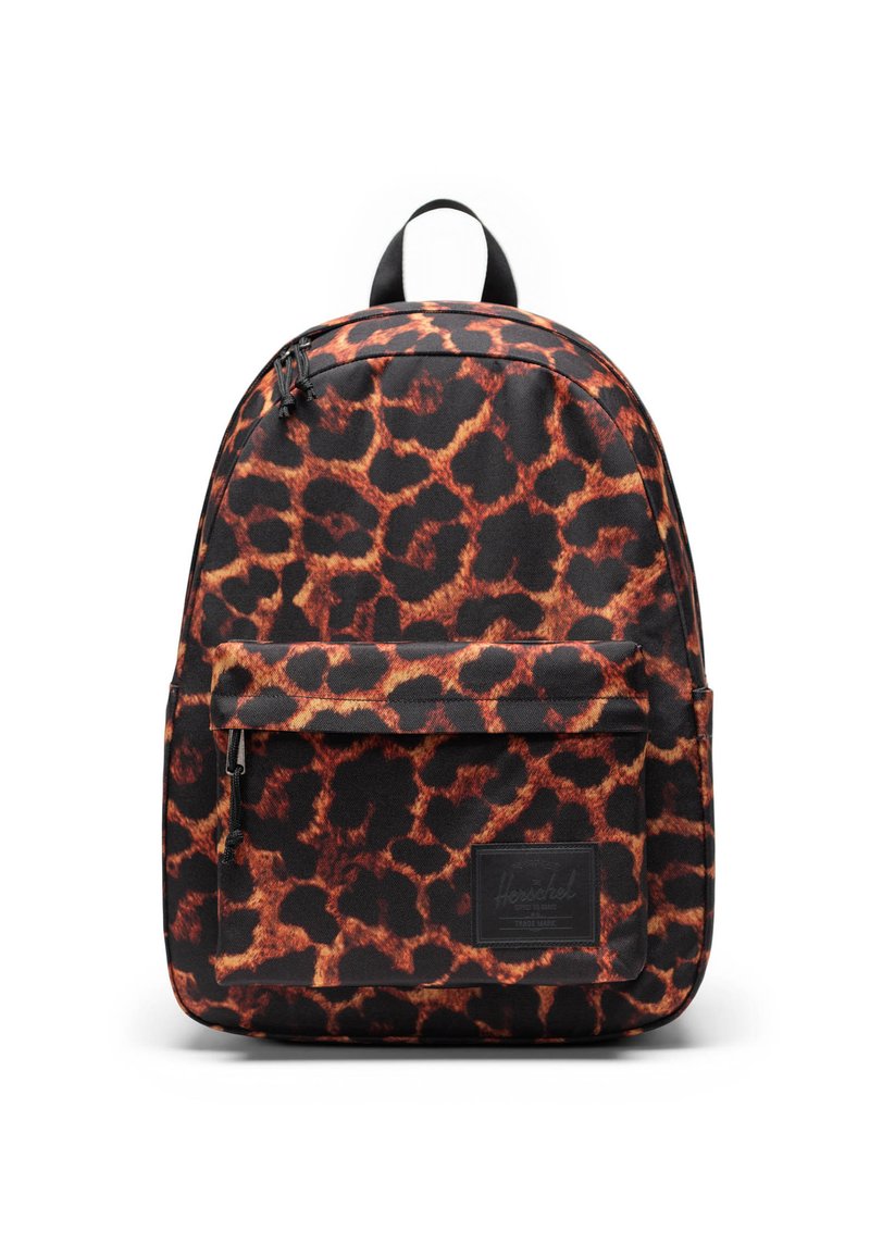 Sac à dos noir avec un imprimé léopard orange et marron, fabriqué en tissu durable, avec une poche zippée à l'avant et une poignée sur le dessus.
