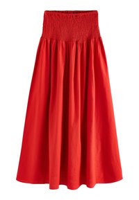 Jupe en coton rouge présentant une taille smockée et une silhouette évasée. Le tissu a une texture lisse et un éclat subtil.