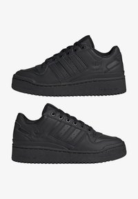 adidas Originals FORUM BOLD STRIPES  - Sportbačiai - core black/core black/ftwr white