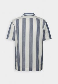 Chemise à manches courtes en tissu rayé bleu et blanc. Caractérisée par un col classique et un ourlet droit. Matière légère et texturée.