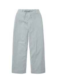 Pantalon décontracté à rayures verticales gris clair et blanc, avec taille à cordon et coupe jambes larges, posé à plat sur un fond blanc.