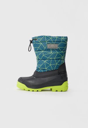 Isolierter Winterstiefel mit einer dunkelgrauen Gummibasis, grüner Sohle und einem blau gemusterten Textilschaft, der ein geometrisches Design und einen Kordelzug aufweist.