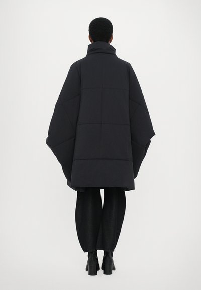 Henrik Vibskov DUVET - Ziemas mētelis - black