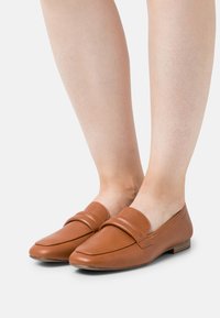 Esprit LOAFER - Sapatos sem atacadores - caramel