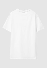 T-shirt bianco a maniche corte, mostrato dal retro su uno sfondo grigio chiaro.